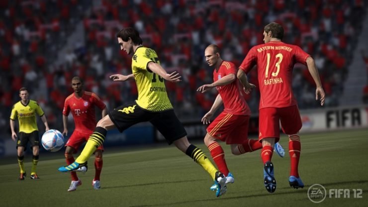 Matts Hummels setzt sich gegen die Offensive des FC Bayern in FIFA 12 durch