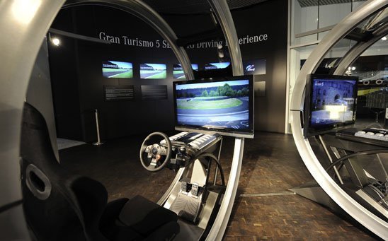 Gran Turismo 5: Spezielle Rennsimulatoren im Mercedes-Benz Museum