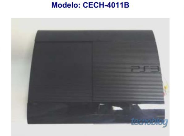 PlayStation 3 Super-Slim, Foto: TecnoblogPlayStation 3 Slim, Foto: Tecnoblog